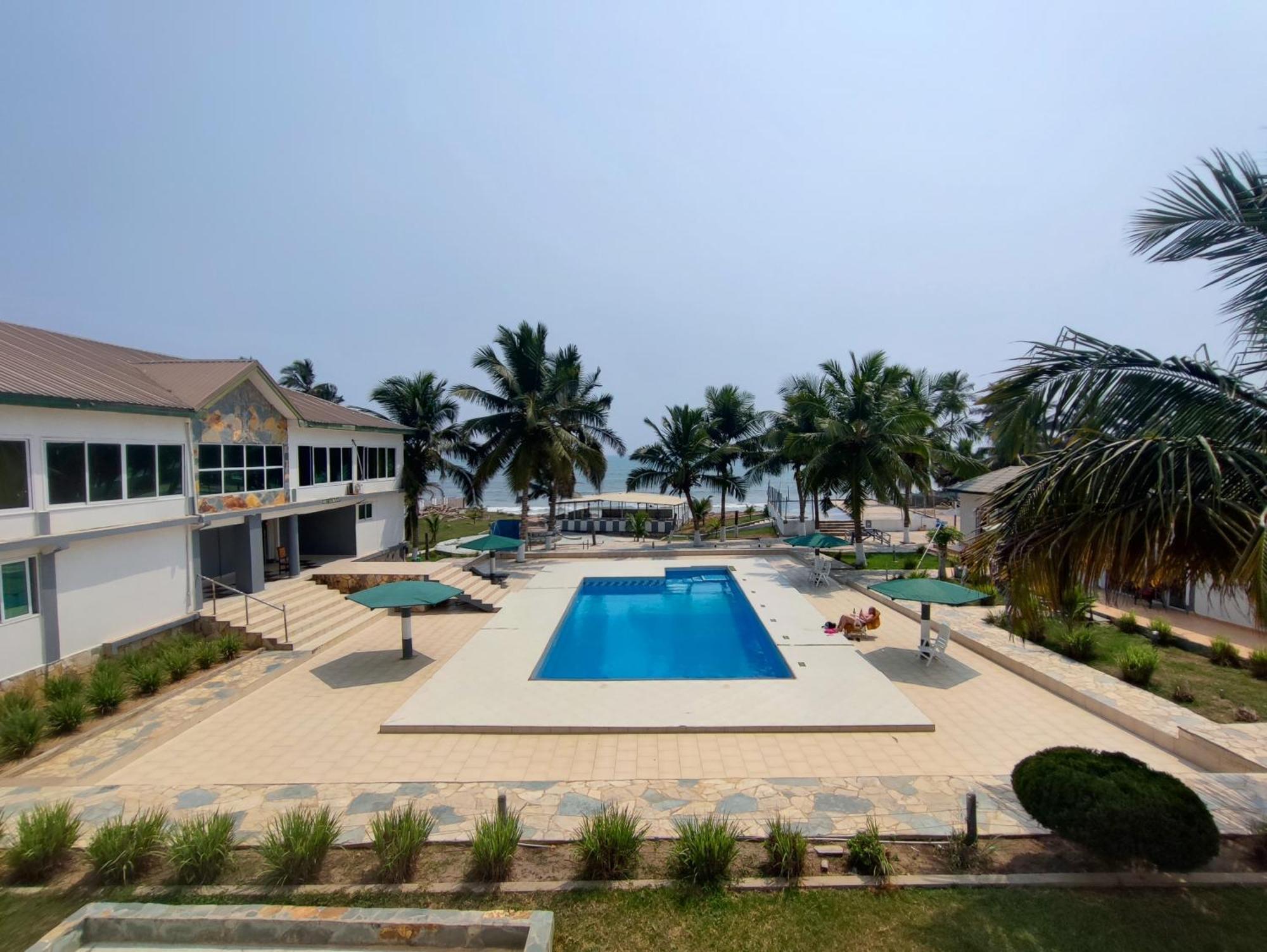 Ellisa Hospitality And Spa Hotel Acra Exterior foto